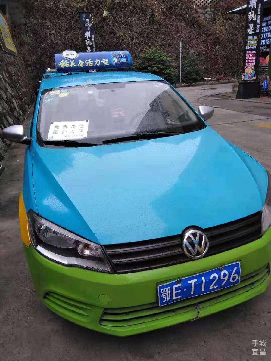 宜昌多名出租车司机自发组织免费接送医护人员