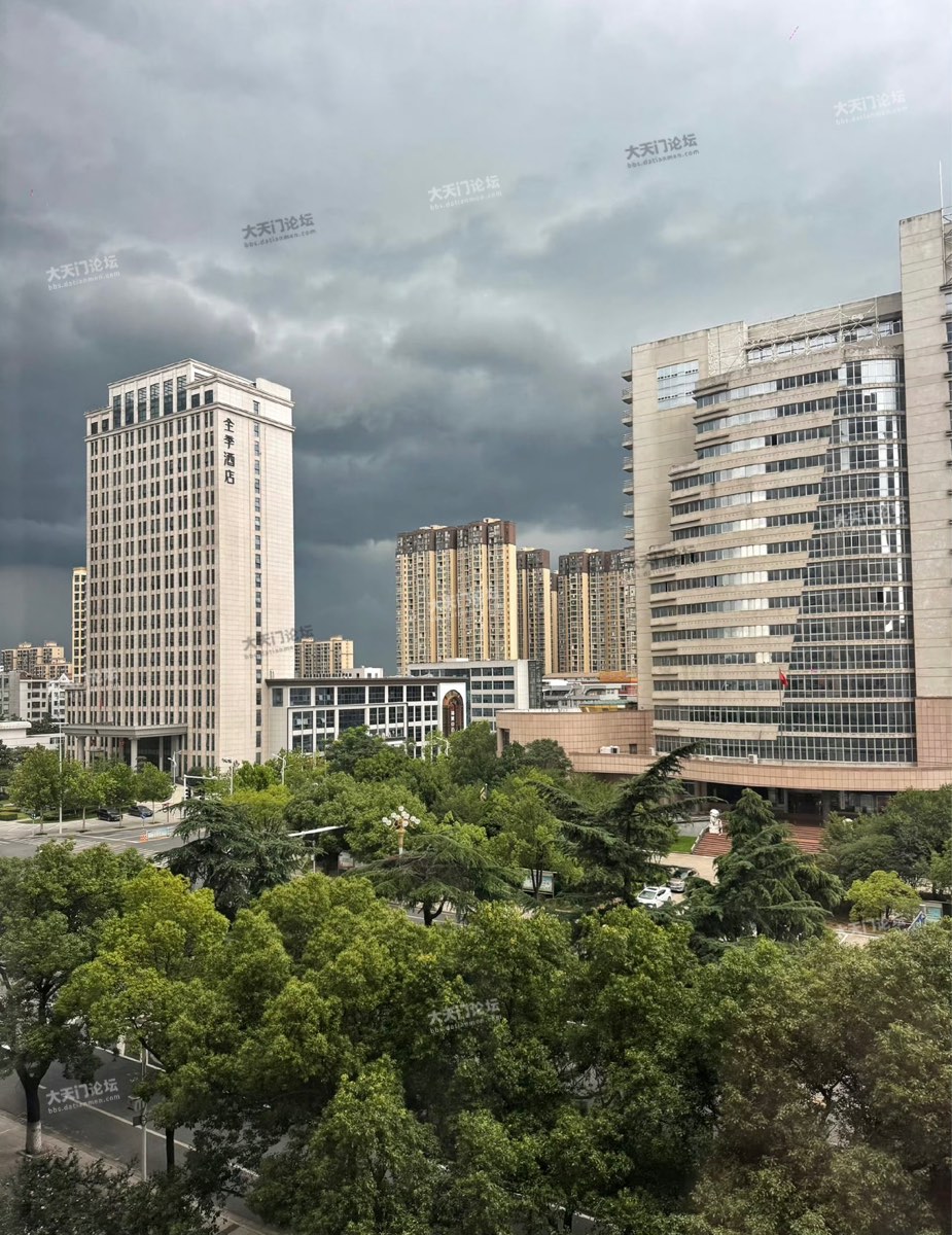 陆羽大道交西湖路口