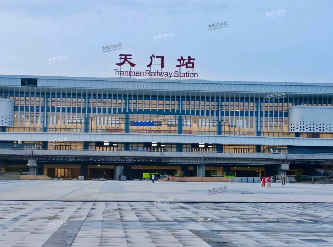 建设中的沿江高铁天门站