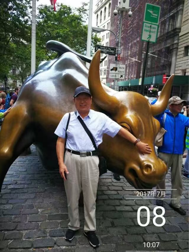 华尔街金牛沾点金