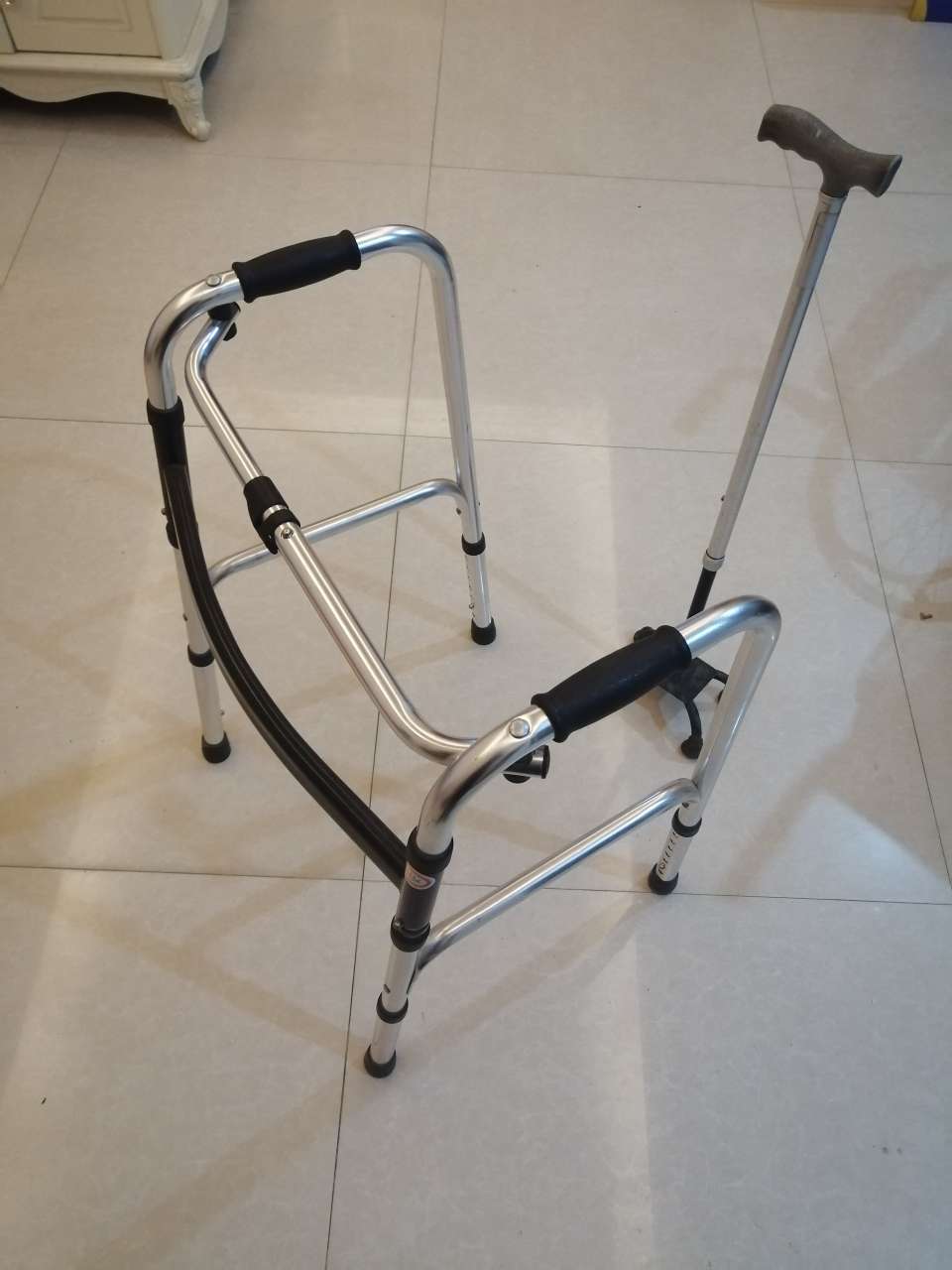 腿部受伤，现在已康复，