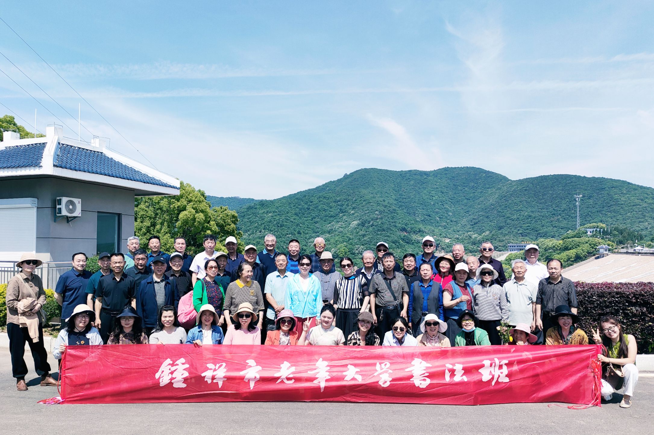 老年大学书法班学友合影